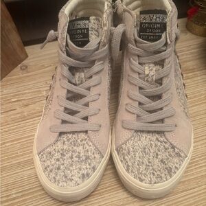 LIKE NEW~ LADIES VINTAGE HAVANA HIGH TOP SNEAKERS~ SIZE:9
RETAILS $160